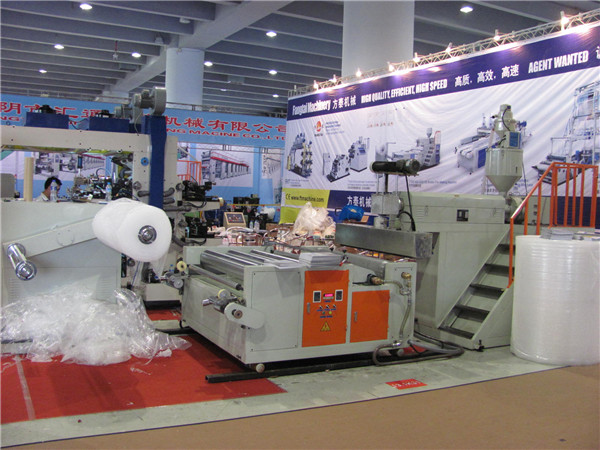 FTPE-1200,1300 聚乙烯氣泡膜機組